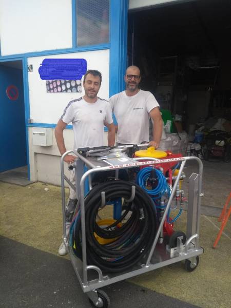 hydrogommeuse et compresseur intégré sur chariot mobile
