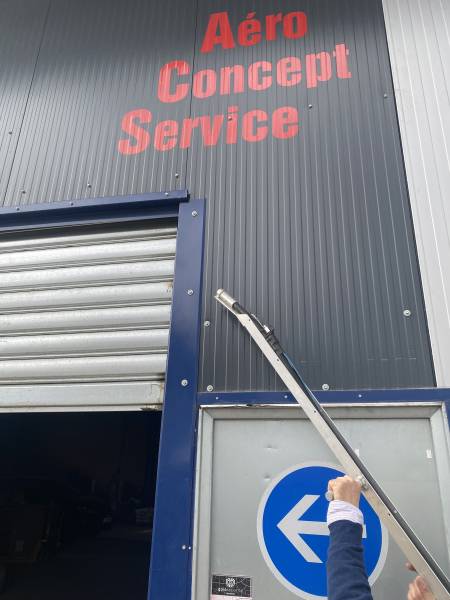 Aérogommage, solution idéale de décapage pour le bois et les charpentes.