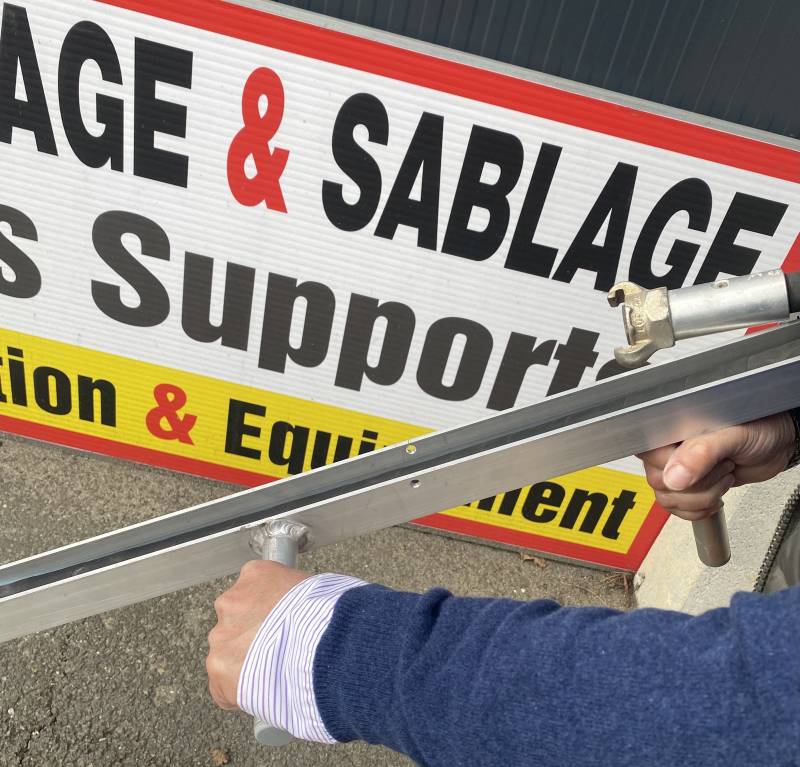 Aérogommage, solution idéale de décapage pour le bois et les charpentes.